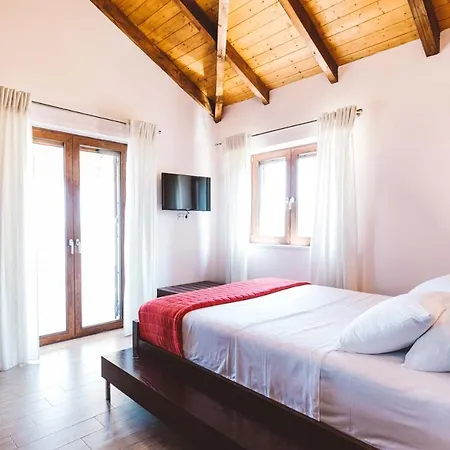 Amie Agios Nikolaos (Zakynthos)